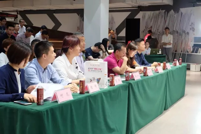 /></p><p>金雞湖端午龍舟賽作為一項親民、聚民、樂民的群眾體育活動，自2010年以來已連辦7年，已成為蘇州工業(yè)園區(qū)和蘇州市最具有代表性的節(jié)慶品牌之一。</p><p style=